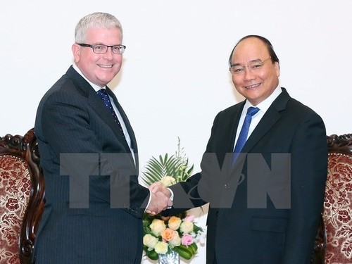 PM receives newly accredited French, Australian Ambassadors - ảnh 2